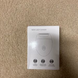 NIB Battery Operated Compact Travel Shaver